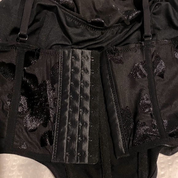 Black corset top - Picture 2 of 3